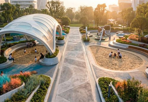 Covered vs Open Sandboxes: Pros and Cons for Public Playgrounds